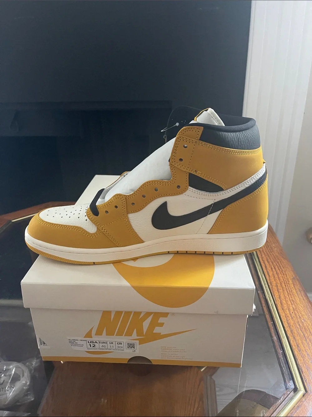Nike Air Jordan 1 High - White, Yellow & Black